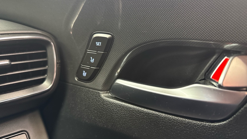 Hyundai SANTA FE 1.6 TGDi Hybrid Ultimate 5dr Auto Hybrid Estate - Image 35