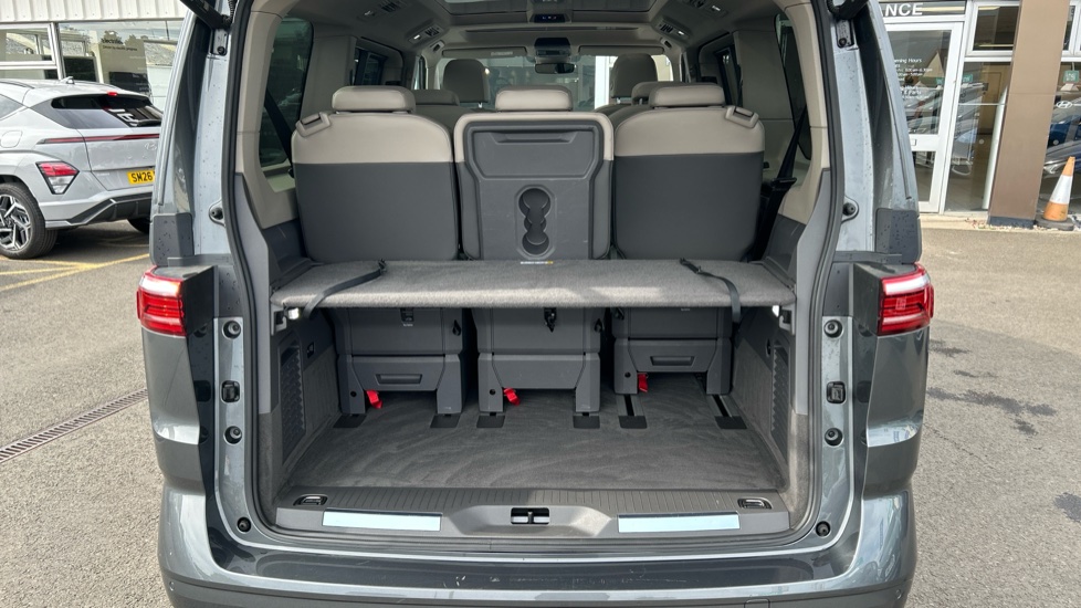 Volkswagen Multivan 2.0 TSI Style 5dr LWB DSG Petrol Estate - Image 4