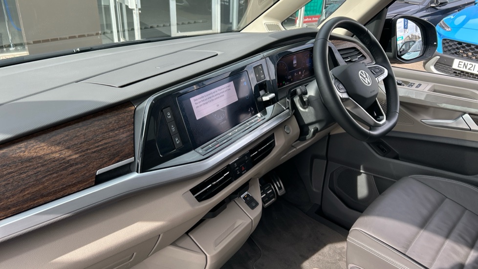Volkswagen Multivan 2.0 TSI Style 5dr LWB DSG Petrol Estate - Image 9