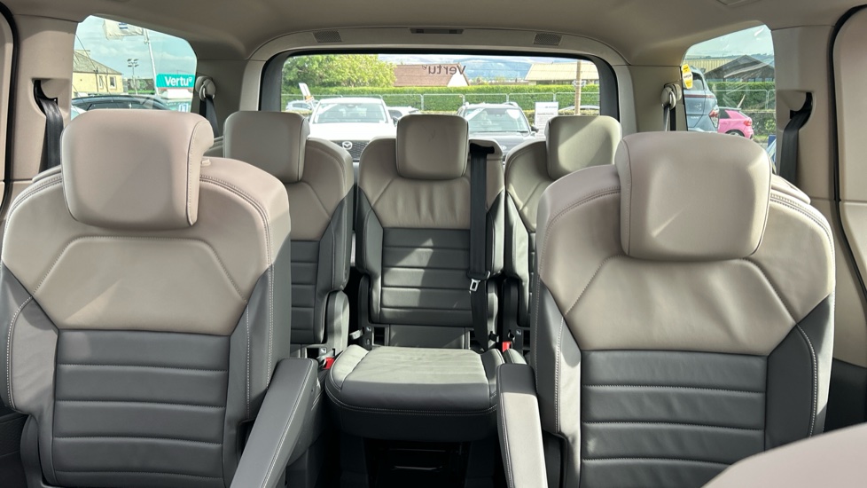 Volkswagen Multivan 2.0 TSI Style 5dr LWB DSG Petrol Estate - Image 15