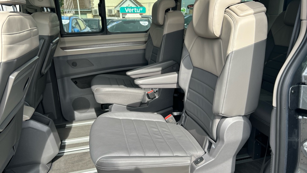 Volkswagen Multivan 2.0 TSI Style 5dr LWB DSG Petrol Estate - Image 16