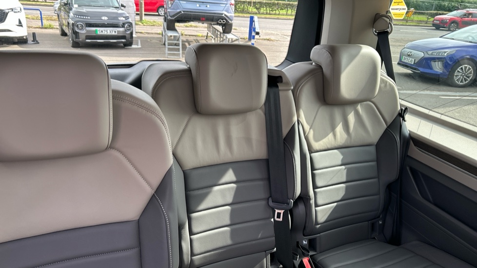 Volkswagen Multivan 2.0 TSI Style 5dr LWB DSG Petrol Estate - Image 32