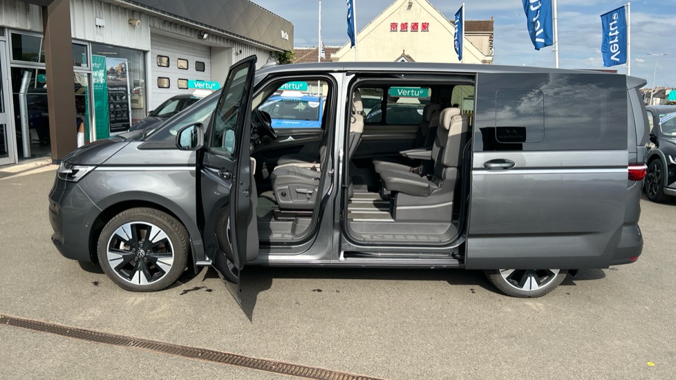 Volkswagen Multivan 2.0 TSI Style 5dr LWB DSG Petrol Estate - Image 38