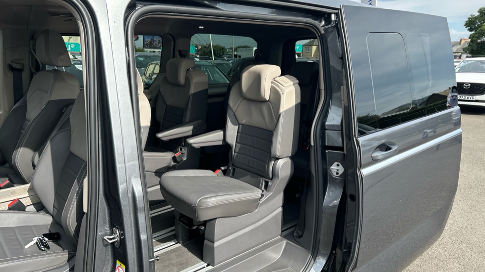 Volkswagen Multivan 2.0 TSI Style 5dr LWB DSG Petrol Estate - Image 39