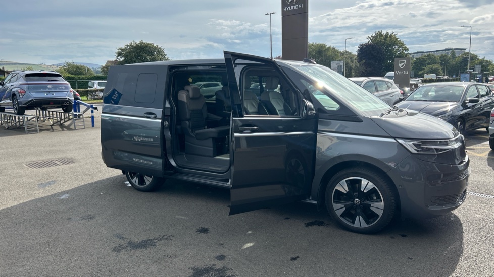 Volkswagen Multivan 2.0 TSI Style 5dr LWB DSG Petrol Estate - Image 45