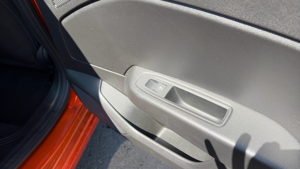 Renault Clio 1.0 TCe 90 Evolution 5dr Petrol Hatchback - Image 39
