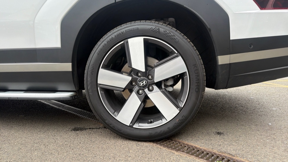 Hyundai SANTA FE 1.6 TGDi Plug-in Hybrid Ultimate 5dr 4WD Auto Estate - Image 7