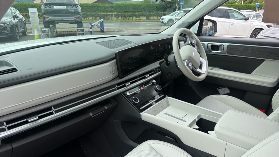 Hyundai SANTA FE 1.6 TGDi Plug-in Hybrid Ultimate 5dr 4WD Auto Estate - Image 9