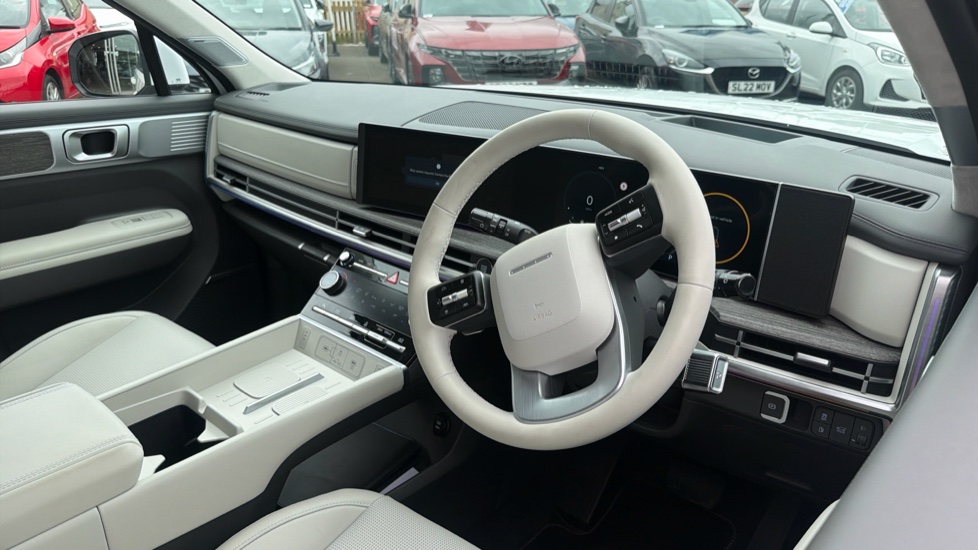 Hyundai SANTA FE 1.6 TGDi Plug-in Hybrid Ultimate 5dr 4WD Auto Estate - Image 11