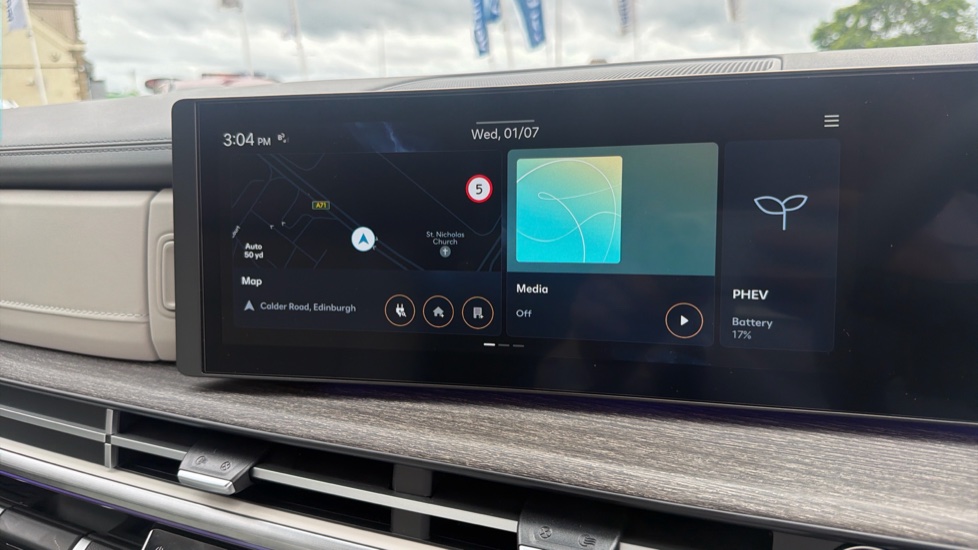 Hyundai SANTA FE 1.6 TGDi Plug-in Hybrid Ultimate 5dr 4WD Auto Estate - Image 12