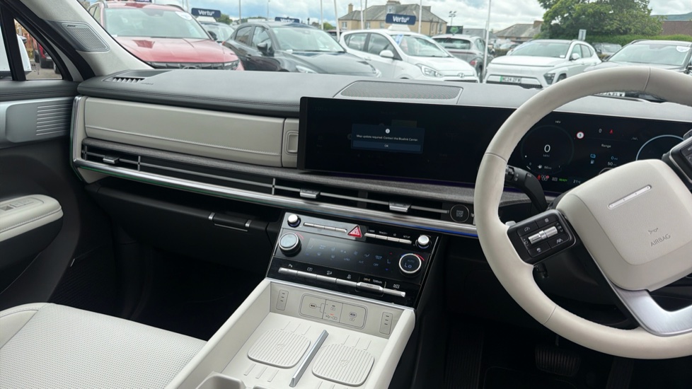 Hyundai SANTA FE 1.6 TGDi Plug-in Hybrid Ultimate 5dr 4WD Auto Estate - Image 14