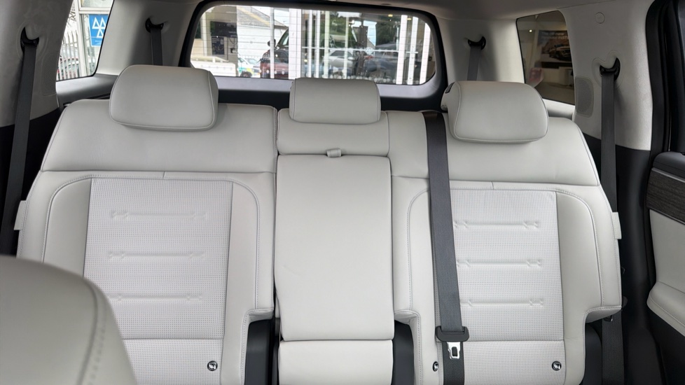 Hyundai SANTA FE 1.6 TGDi Plug-in Hybrid Ultimate 5dr 4WD Auto Estate - Image 15