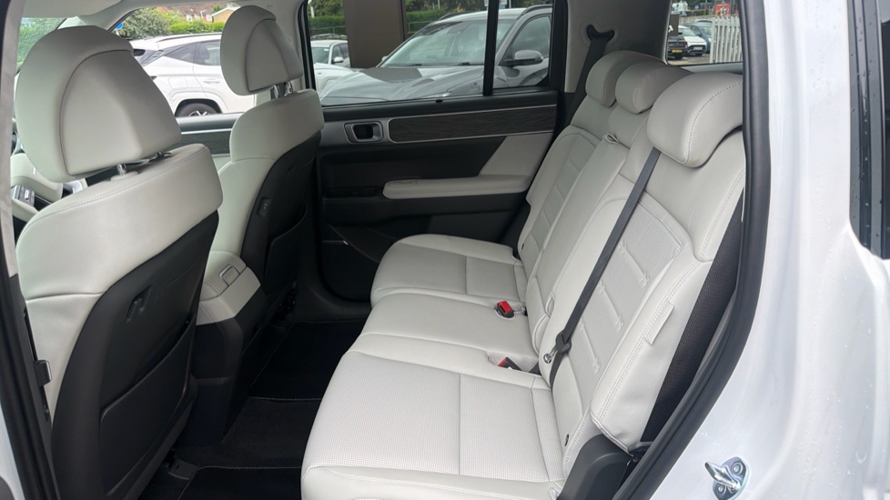 Hyundai SANTA FE 1.6 TGDi Plug-in Hybrid Ultimate 5dr 4WD Auto Estate - Image 16