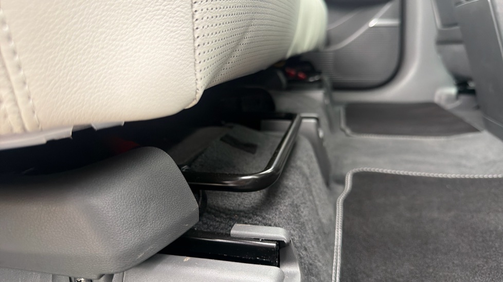Hyundai SANTA FE 1.6 TGDi Plug-in Hybrid Ultimate 5dr 4WD Auto Estate - Image 23