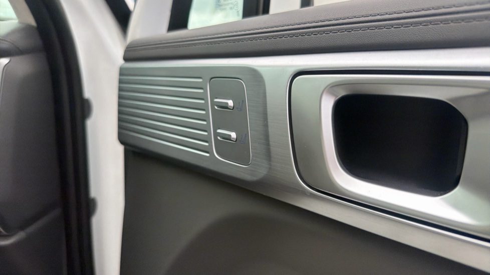 Hyundai SANTA FE 1.6 TGDi Plug-in Hybrid Ultimate 5dr 4WD Auto Estate - Image 33