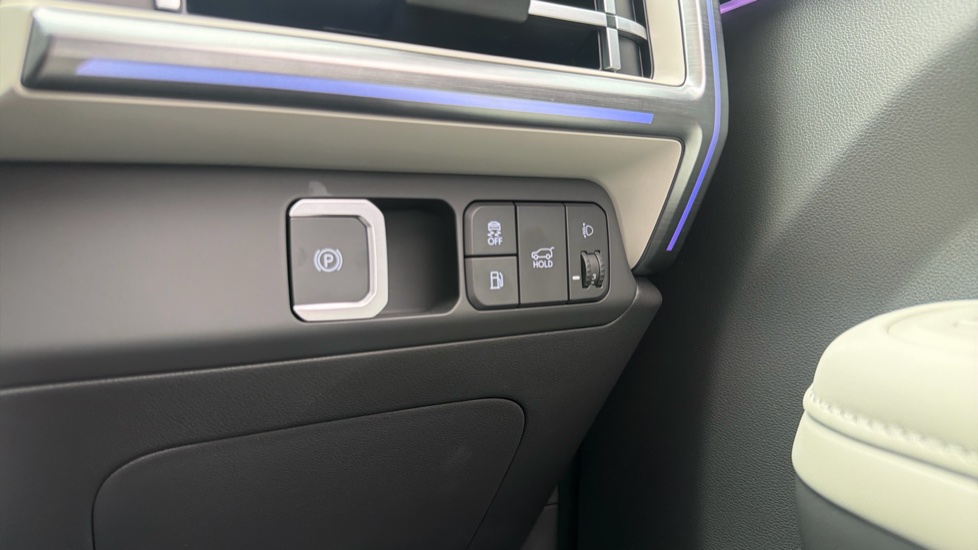 Hyundai SANTA FE 1.6 TGDi Plug-in Hybrid Ultimate 5dr 4WD Auto Estate - Image 34