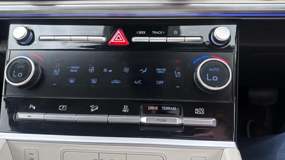 Hyundai SANTA FE 1.6 TGDi Plug-in Hybrid Ultimate 5dr 4WD Auto Estate - Image 43