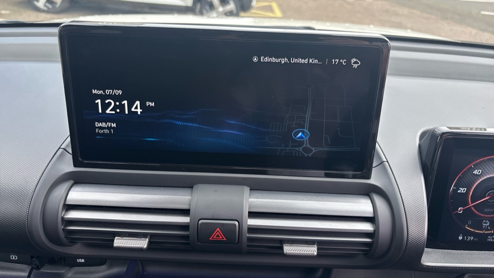 Hyundai INSTER 85kW 02 49kWh 5dr Auto Electric Hatchback - Image 12