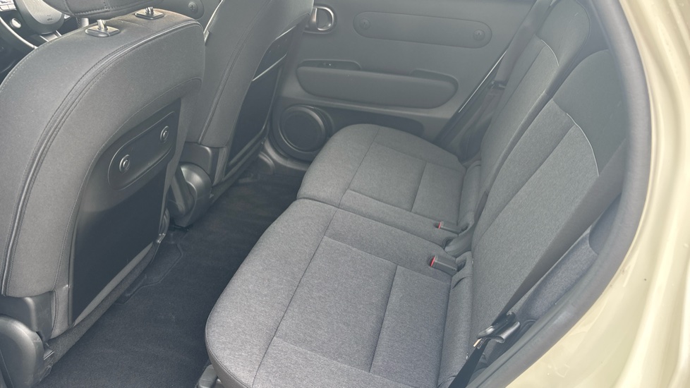 Hyundai INSTER 85kW 02 49kWh 5dr Auto Electric Hatchback - Image 16