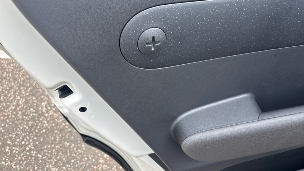 Hyundai INSTER 85kW 02 49kWh 5dr Auto Electric Hatchback - Image 33