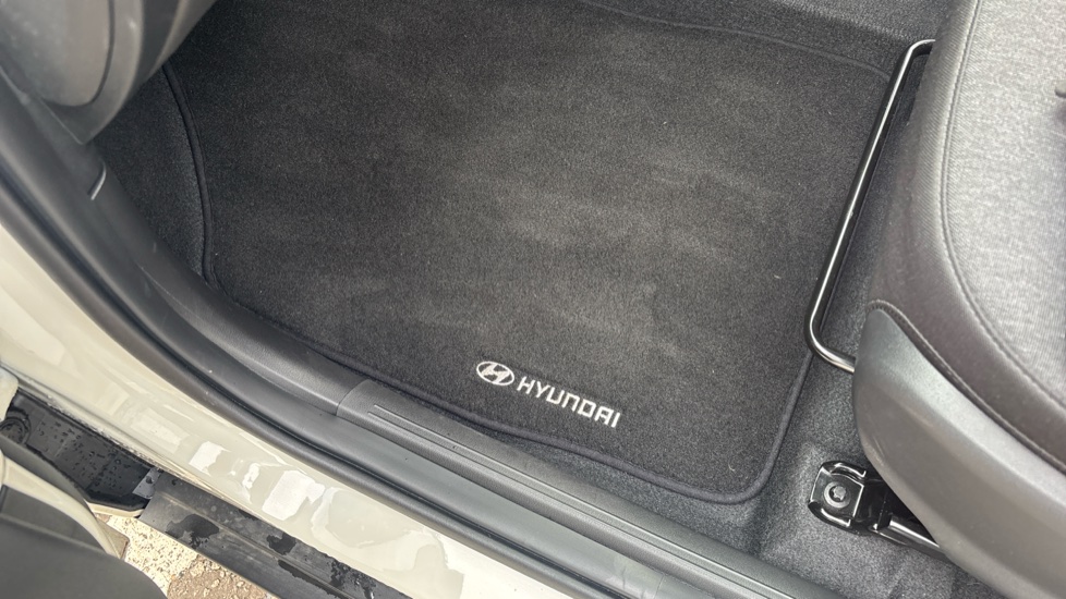 Hyundai INSTER 85kW 02 49kWh 5dr Auto Electric Hatchback - Image 38