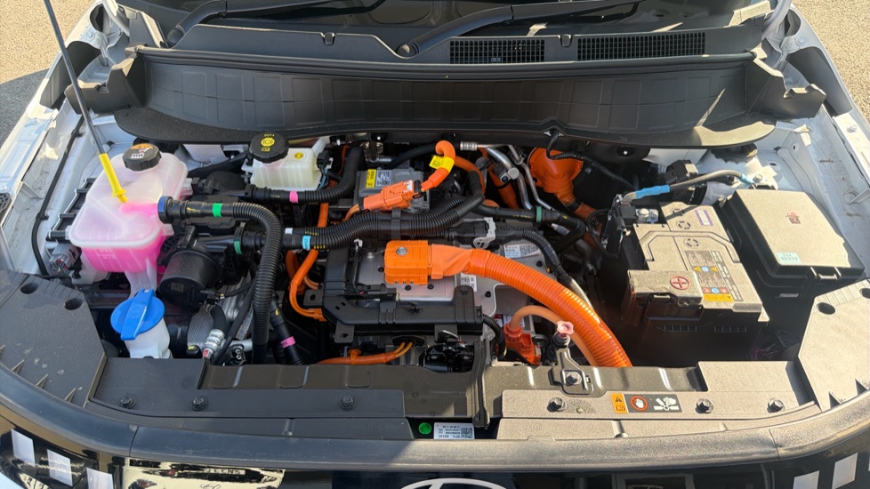 Hyundai INSTER 85kW 02 49kWh 5dr Auto Electric Hatchback - Image 8