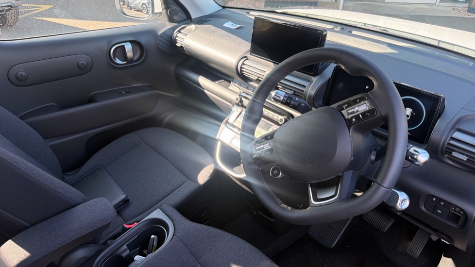Hyundai INSTER 85kW 02 49kWh 5dr Auto Electric Hatchback - Image 11