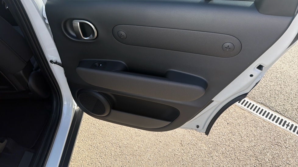 Hyundai INSTER 85kW 02 49kWh 5dr Auto Electric Hatchback - Image 29