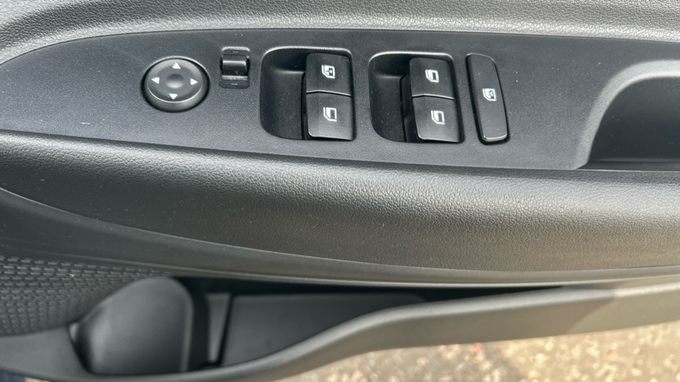 Hyundai i20 1.0T GDi 48V MHD SE Connect 5dr Petrol Hatchback - Image 21