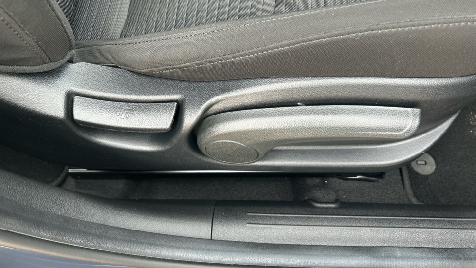 Hyundai i20 1.0T GDi 48V MHD SE Connect 5dr Petrol Hatchback - Image 23