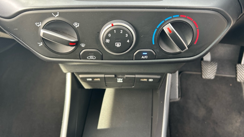 Hyundai i20 1.0T GDi 48V MHD SE Connect 5dr Petrol Hatchback - Image 40