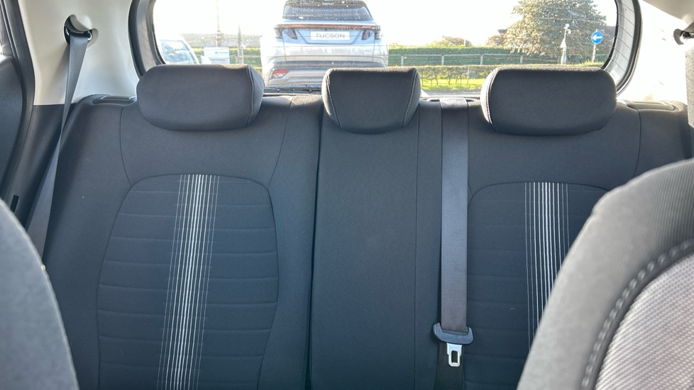 Hyundai i10 1.2 Advance 5dr Petrol Hatchback - Image 15