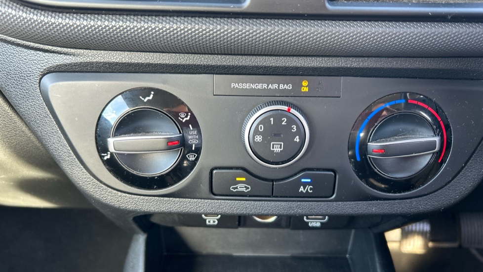 Hyundai i10 1.2 Advance 5dr Petrol Hatchback - Image 23