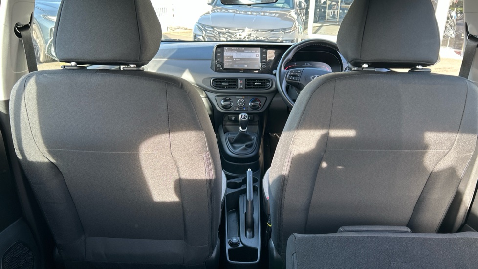 Hyundai i10 1.2 Advance 5dr Petrol Hatchback - Image 40