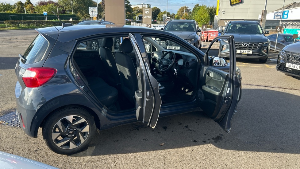 Hyundai i10 1.2 Advance 5dr Petrol Hatchback - Image 42