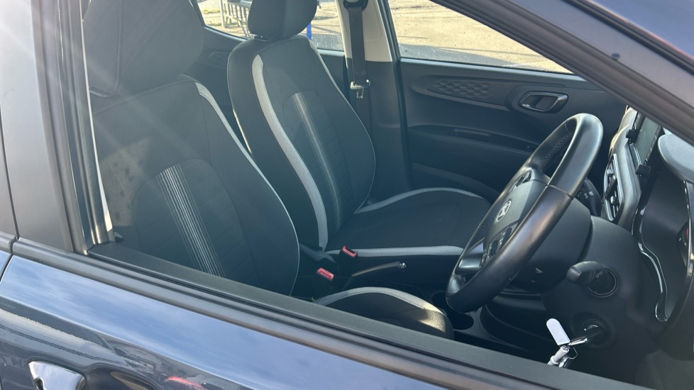 Hyundai i10 1.2 Advance 5dr Petrol Hatchback - Image 43