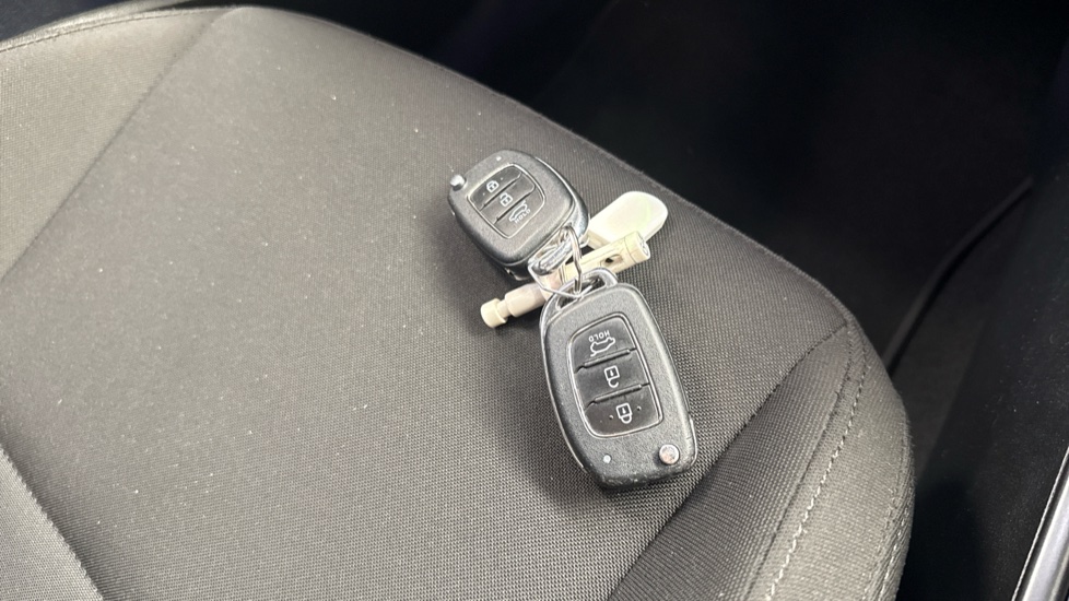 Hyundai i20 1.0T GDi Premium 5dr Petrol Hatchback - Image 19