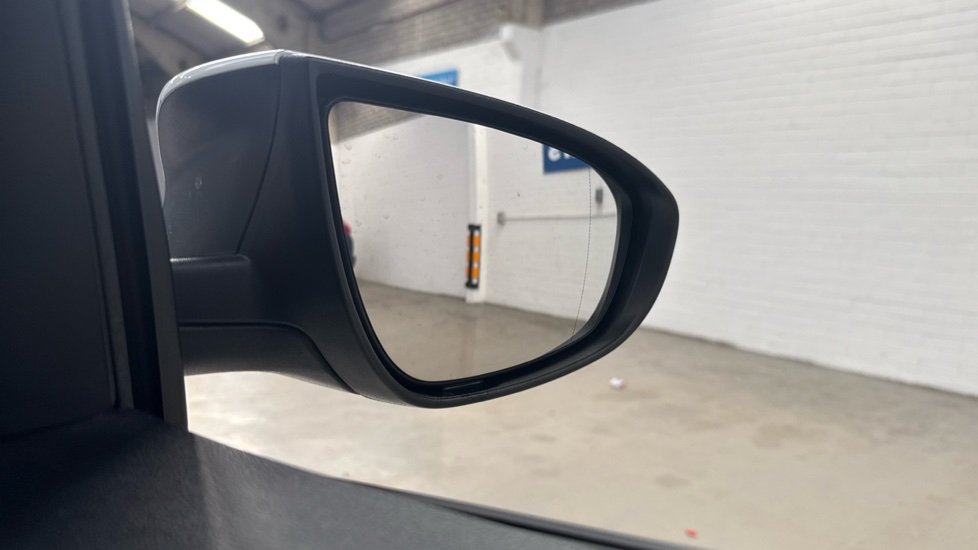 Hyundai i20 1.0T GDi Premium 5dr Petrol Hatchback - Image 37
