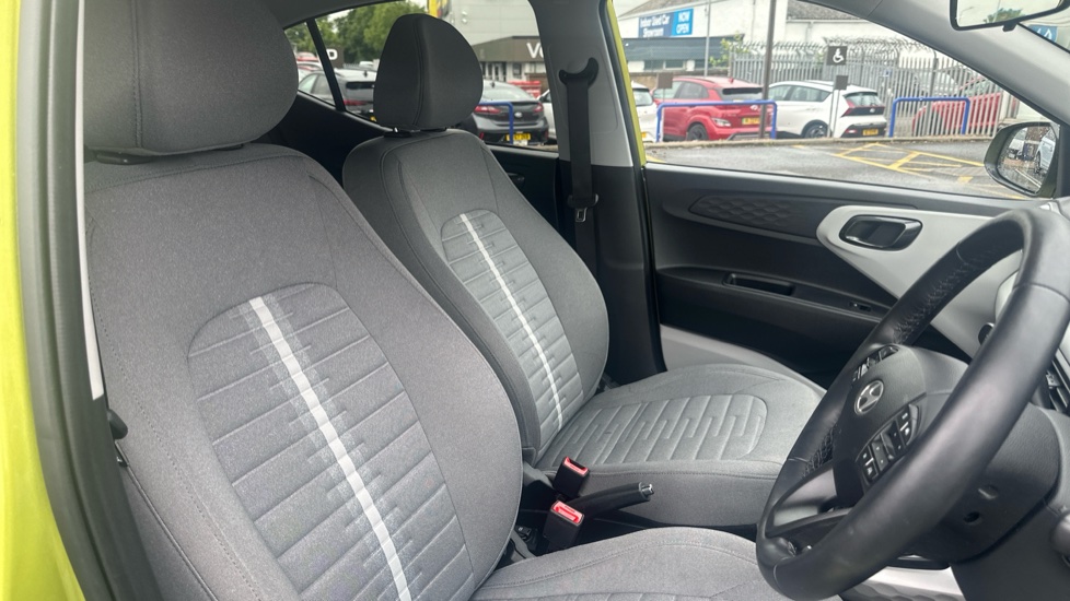Hyundai i10 1.0 [63] Premium 5dr [Nav] Petrol Hatchback - Image 9