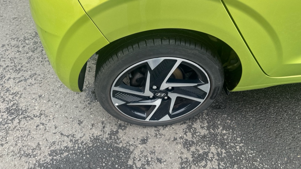 Hyundai i10 1.0 [63] Premium 5dr [Nav] Petrol Hatchback - Image 31