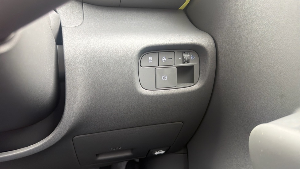 Hyundai INSTER 85kW Cross 49kWh 5dr Auto Electric Hatchback - Image 30
