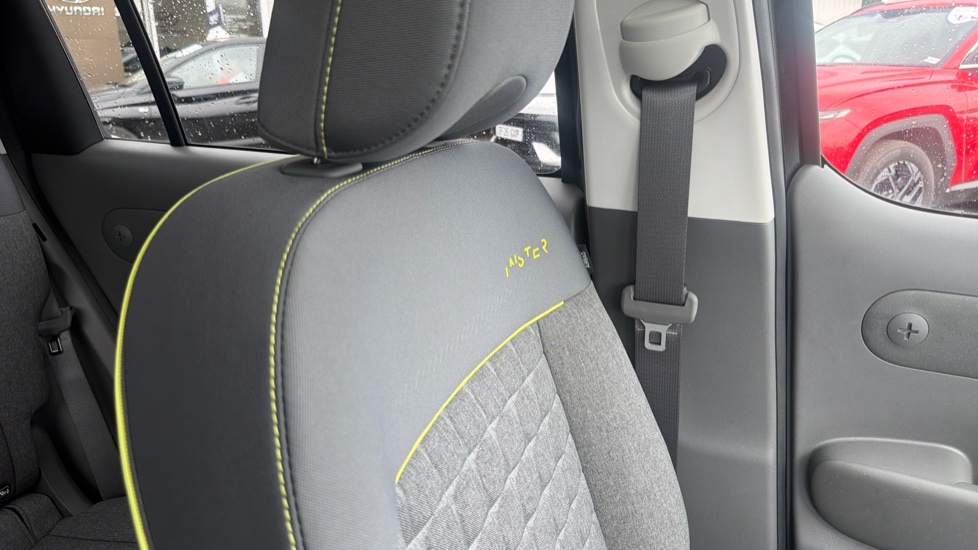 Hyundai INSTER 85kW Cross 49kWh 5dr Auto Electric Hatchback - Image 37
