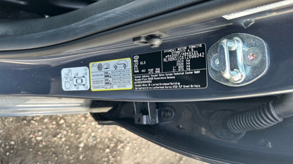 Hyundai i20 1.0T GDi 90 Black Line 5dr Petrol Hatchback - Image 43