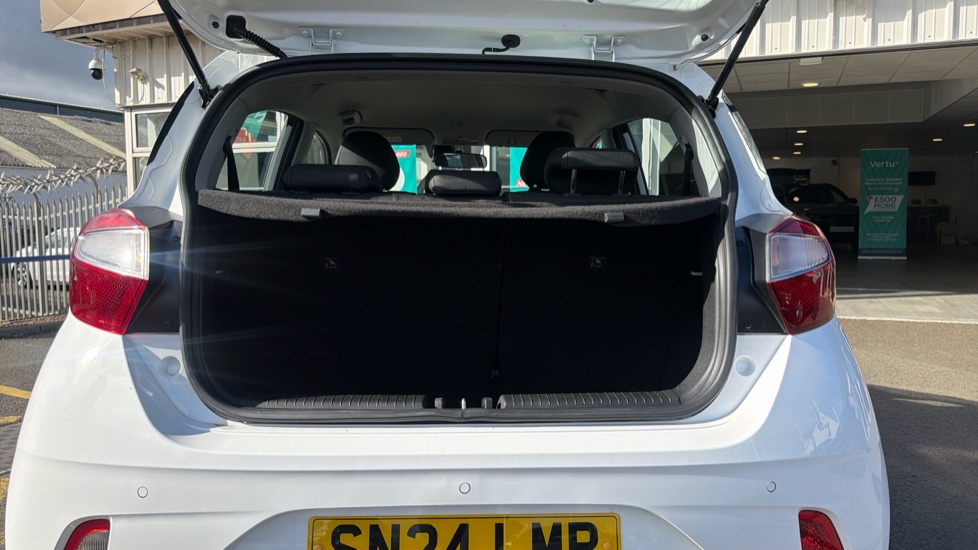 Hyundai i10 1.0 [63] Advance 5dr [Nav] Petrol Hatchback - Image 4