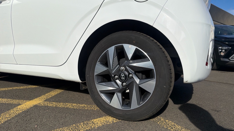 Hyundai i10 1.0 [63] Advance 5dr [Nav] Petrol Hatchback - Image 7