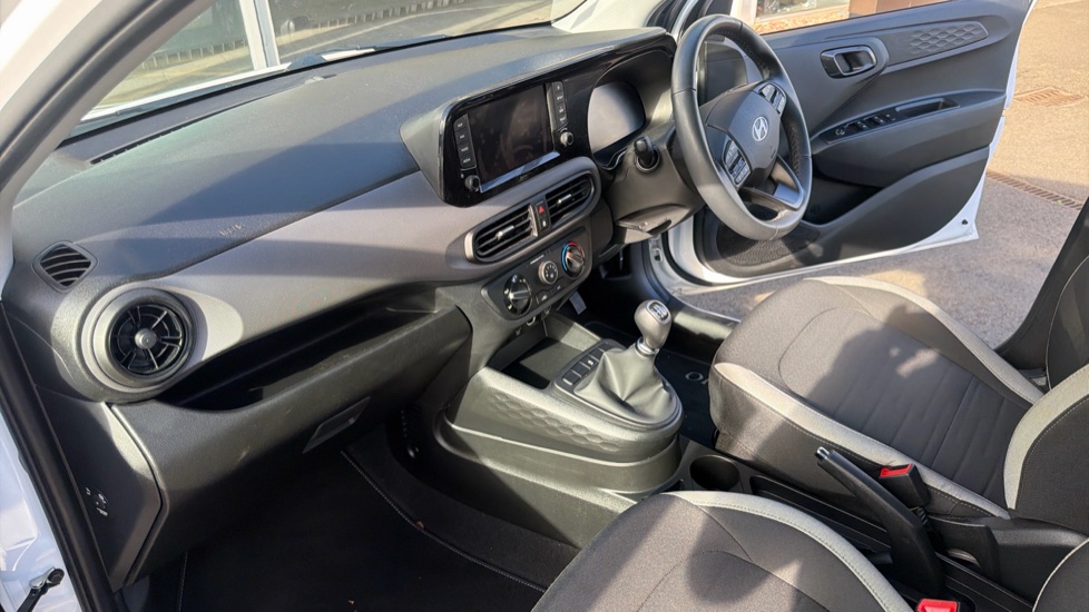 Hyundai i10 1.0 [63] Advance 5dr [Nav] Petrol Hatchback - Image 9