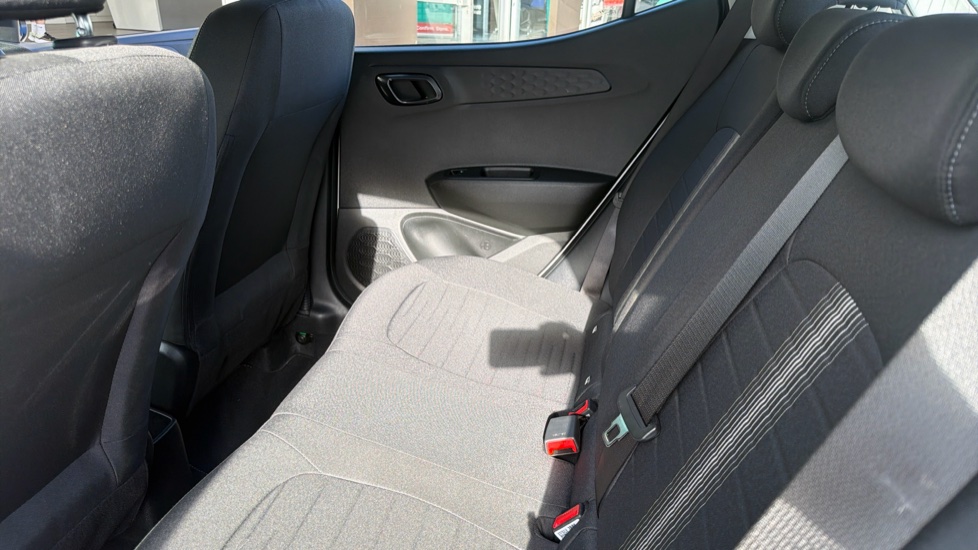 Hyundai i10 1.0 [63] Advance 5dr [Nav] Petrol Hatchback - Image 16