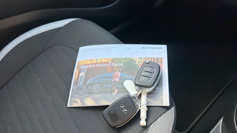 Hyundai i10 1.0 [63] Advance 5dr [Nav] Petrol Hatchback - Image 19
