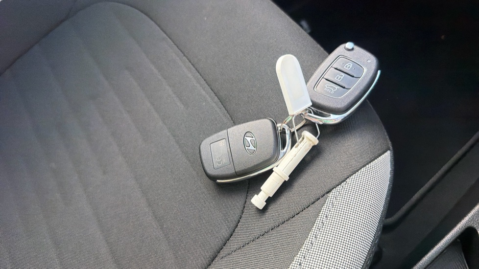 Hyundai i10 1.0 [63] Advance 5dr [Nav] Petrol Hatchback - Image 20