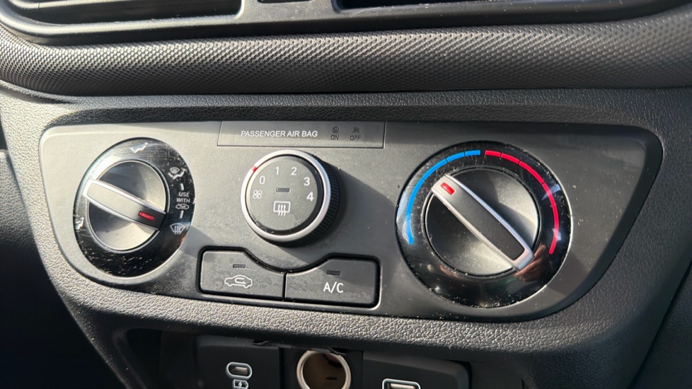 Hyundai i10 1.0 [63] Advance 5dr [Nav] Petrol Hatchback - Image 24